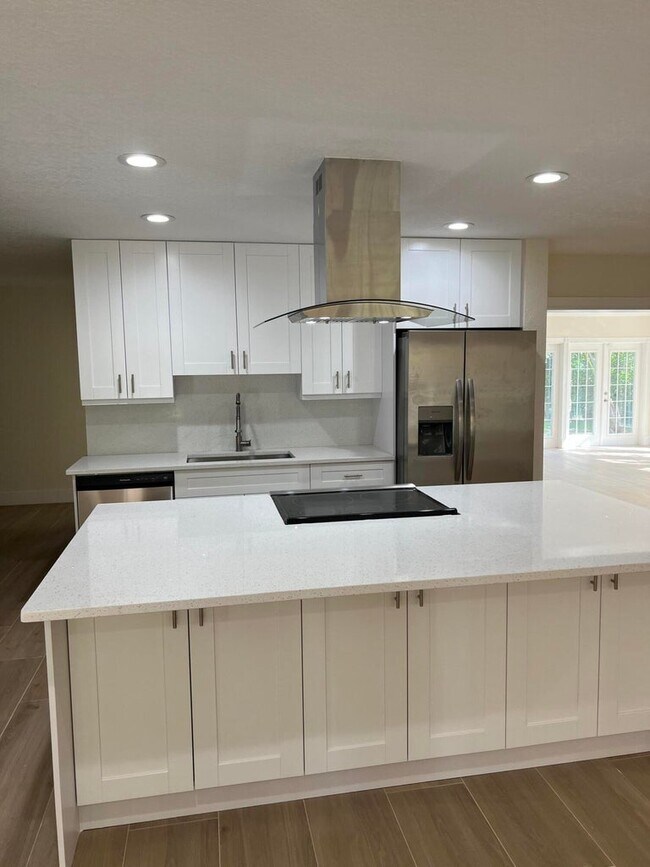 Foto del edificio - 6680 Hillside Ln