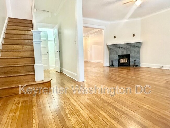 Foto del edificio - 3211 Adams Mill Rd NW