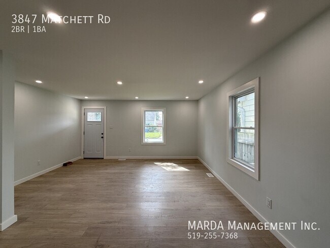 Photo du bâtiment - FULLY RENOVATED BUNGALOW 2 BED/1 BATH - WEST WINDSOR + UTILITIES