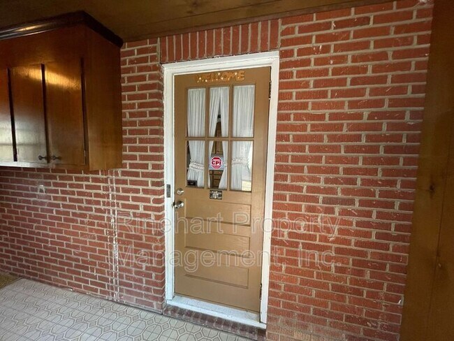 Foto del edificio - 2112 Providence Rd S