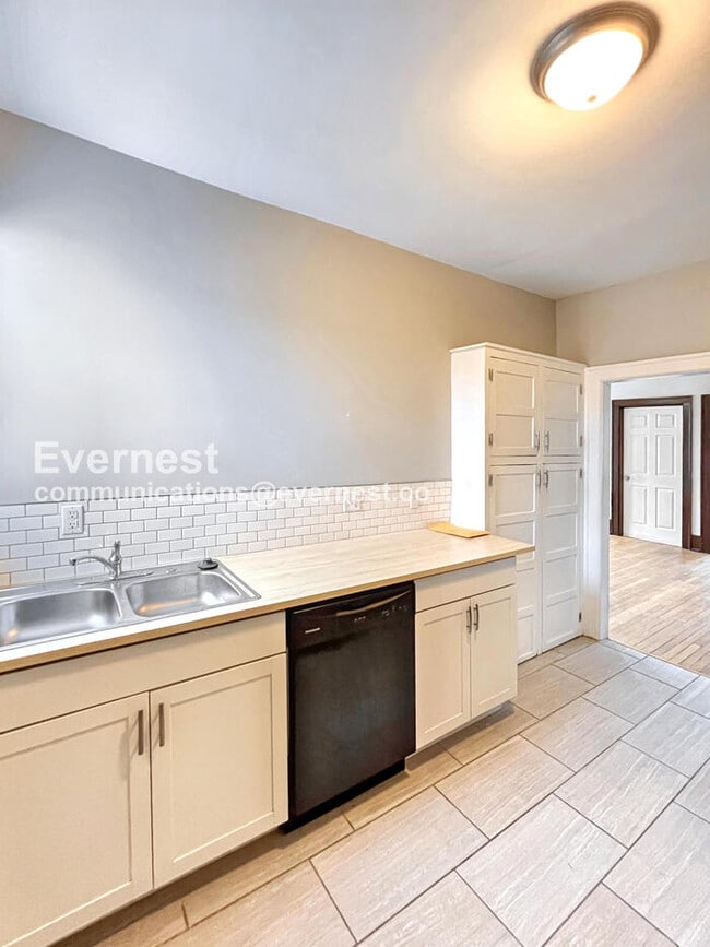 Foto del edificio - 9429 Brush St