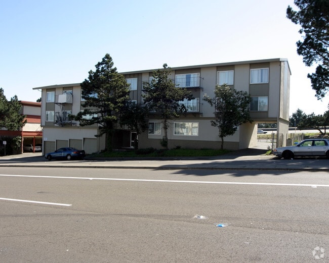 Building Photo - Serramote Apartments