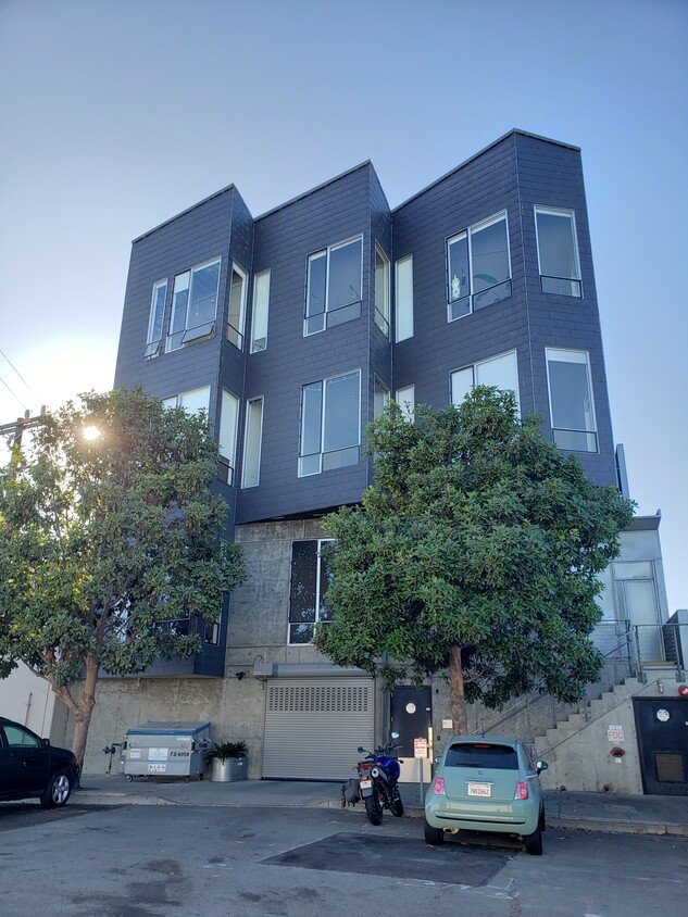 Primary Photo - 1415 Indiana St