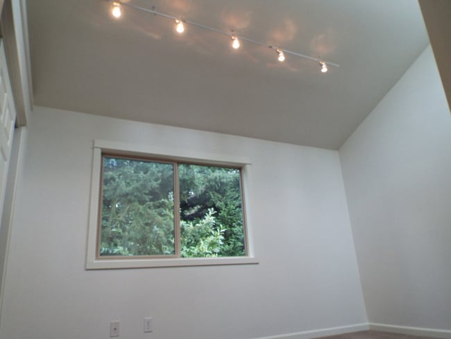 Building Photo - Charming 2bed/2bath Townhome Style Unit ne...