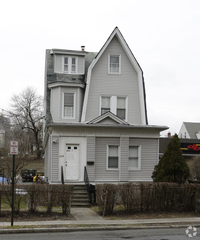 Foto del edificio - 129 Pelham Rd