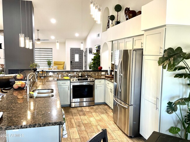 Foto del edificio - 11244 W Olive Dr