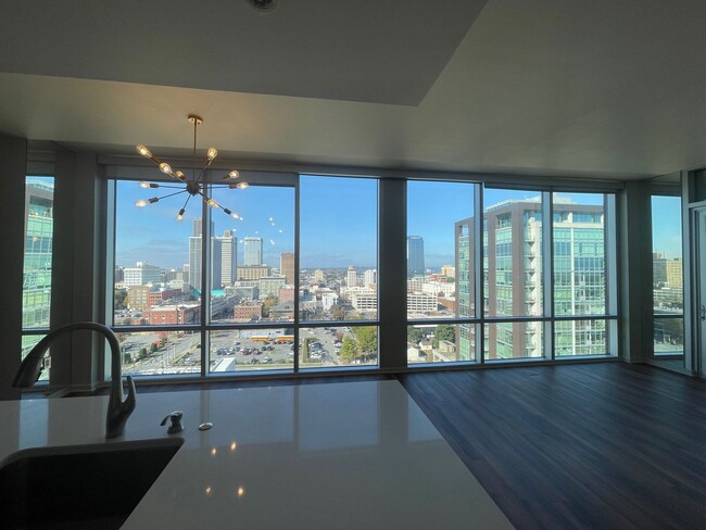 Building Photo - River Market Tower - Unit 1406