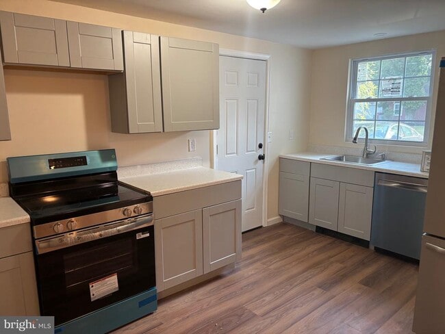 Building Photo - 1043 Thrush Ln