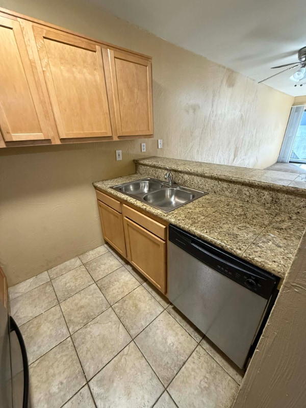 Foto del edificio - 931 N Euclid Ave