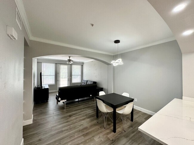 Foto del edificio - 2/2 Updated Condo in West Campus