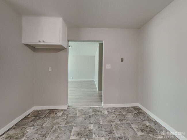Building Photo - 1508 Crestview Dr
