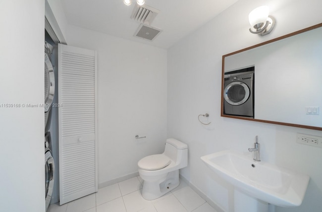Foto del edificio - 3470 E Coast Ave