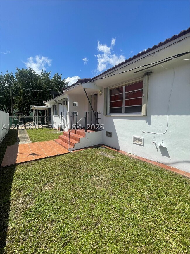 Foto del edificio - 1529 SW 2nd St