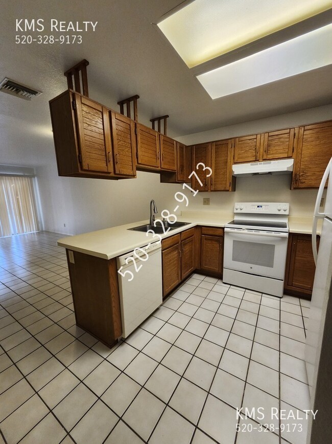 Building Photo - 56 N Camino Imagen