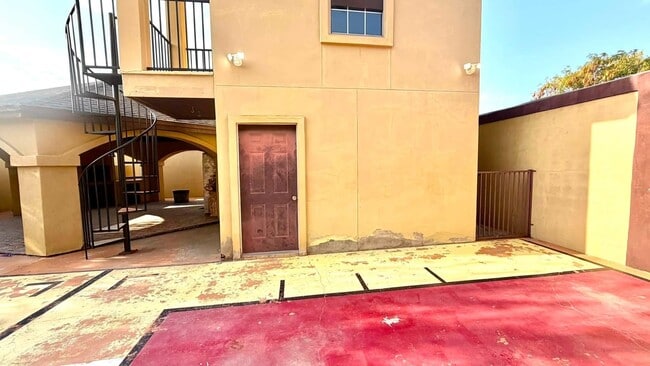 Foto del edificio - 3102 E Plum St