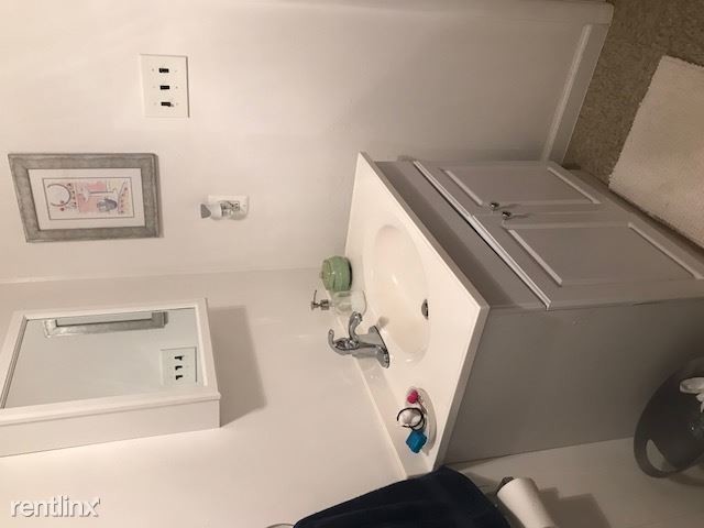 Foto del edificio - 2 br, 1 bath Apartment - 60 Marcy Court