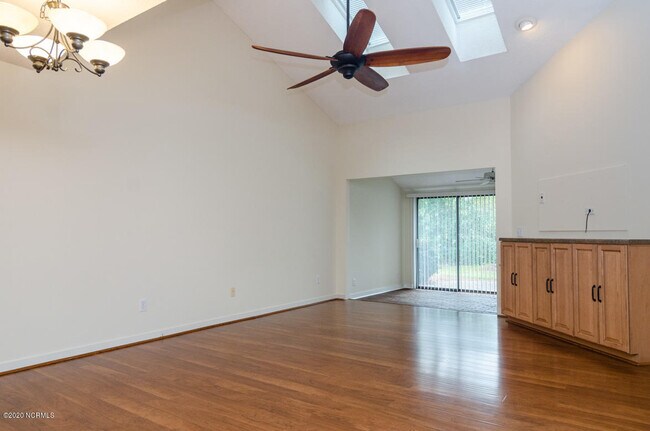 Building Photo - 219 Inland Greens Cir