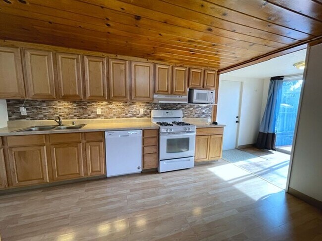 Foto del edificio - Unique and Updated Corner Lot Cabin in Mou...