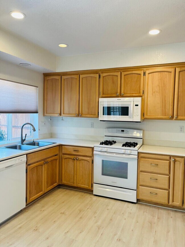 Building Photo - 2 br, 2 bath House - 15 Genoa Court