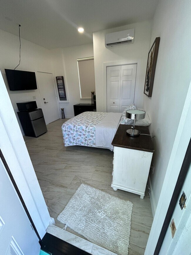 Foto del edificio - 1501 Pine Hollow Dr