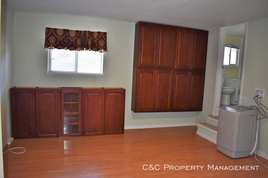 Building Photo - Spacious Studio in Milpitas