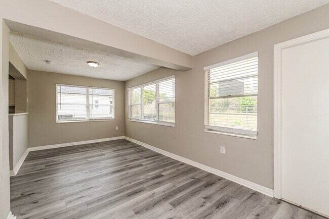 Foto del edificio - 1412 Brookhill Dr