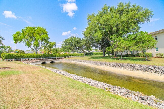 Foto del edificio - ***ANNUAL 3/2 UNFURNISHED***CROWN POINTE *...
