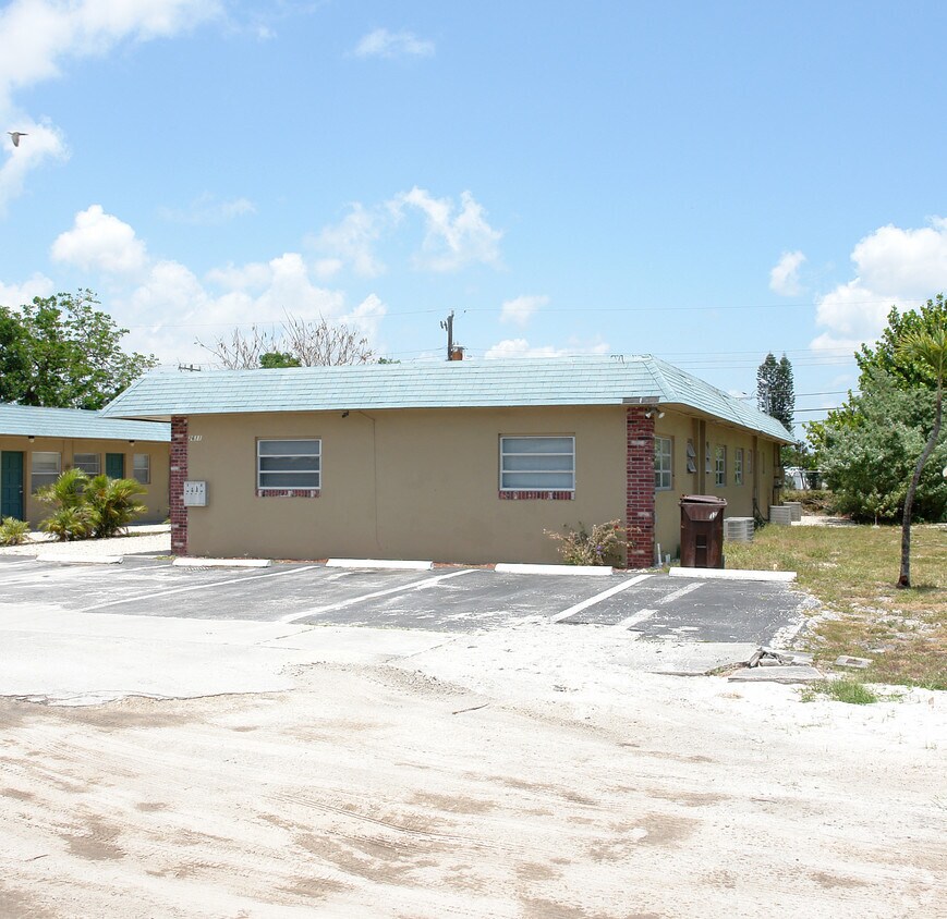 Building Photo - 2611 SW 5th St
