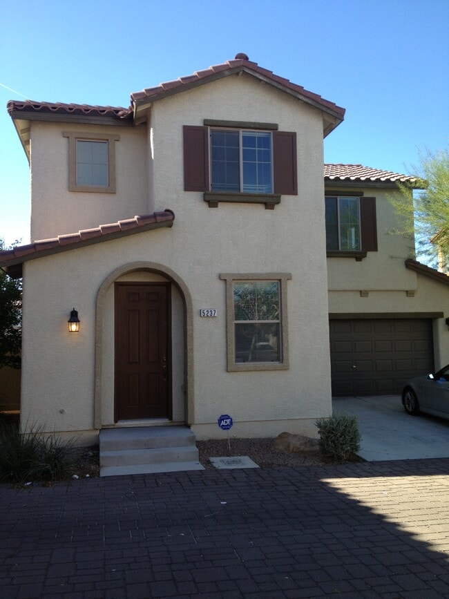 Foto del edificio - 5237 Pendergrass St