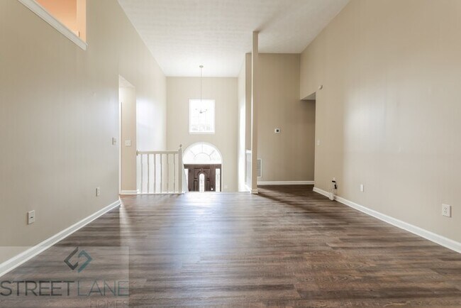 Building Photo - REDUCED! - Now offering $1025 off first fu...