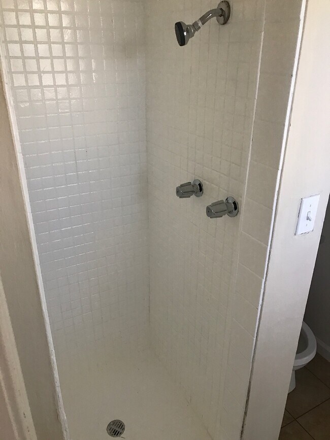 Foto del edificio - 605 E 10th St