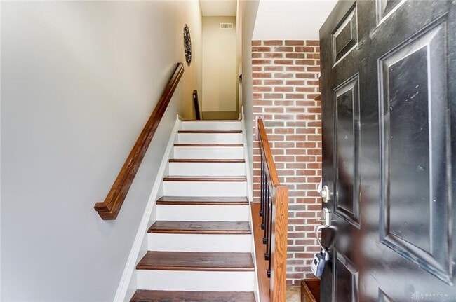 Building Photo - AVAILABLE NOW! Luxurious and Modern 3-4 Bedroom / 3.5 Bath Townhome in the Twin Lakes Community!