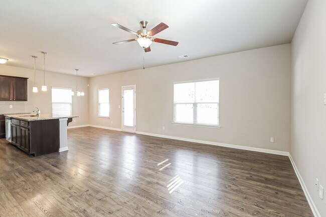 Building Photo - 1325 State Rd 2842