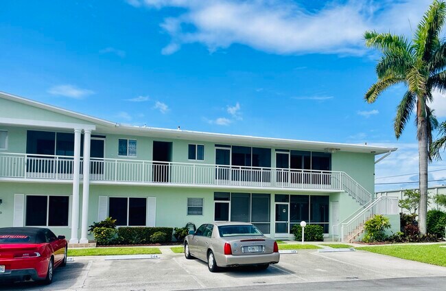 Foto del edificio - 2100 NE 38th St