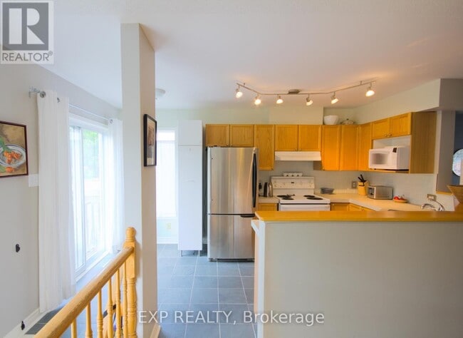 Building Photo - 46 College Cir
