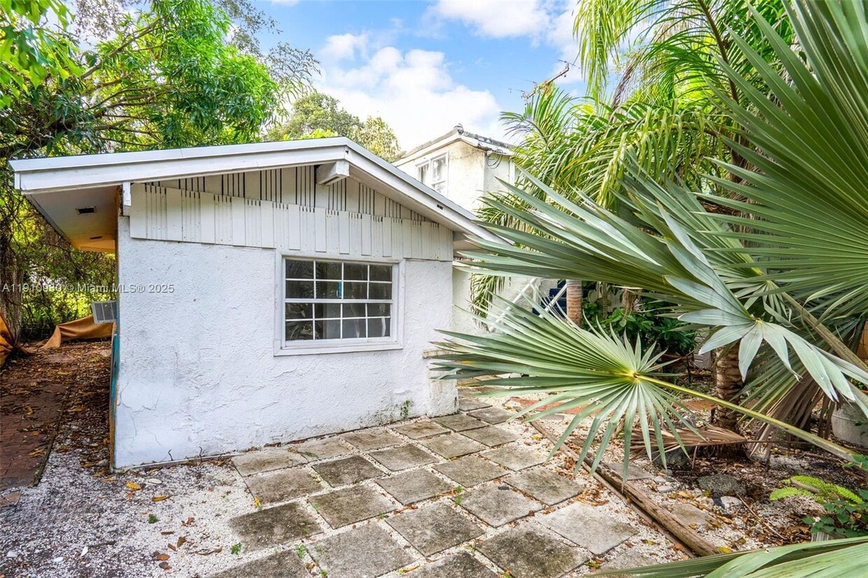 Foto principal - 176 NE 50th St