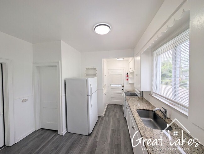 Foto del edificio - Cozy 4 Bedroom 1 Bathroom now available fo...