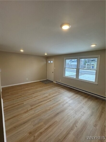 Foto del edificio - 109 Ensign Ave