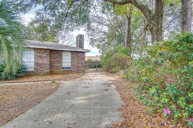 Foto del edificio - Spacious 3/2 Brick ranch home with a nice ...