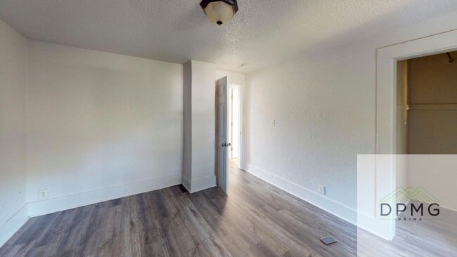 Photo - 325 E Hillsdale Apartment