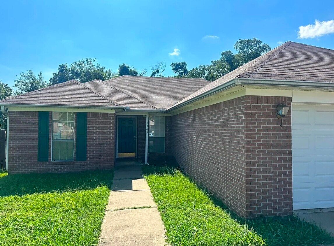 Foto principal - 1565 Hathaway Dr