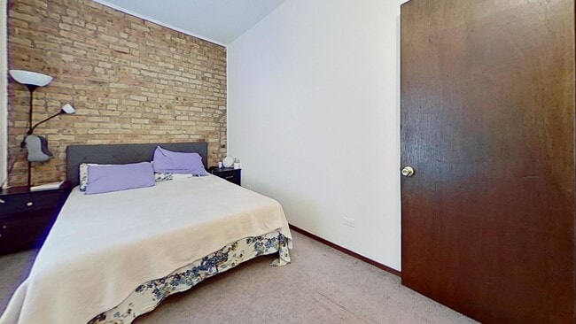 Building Photo - 701 W Belmont Ave