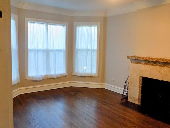 Building Photo - 434 N Pine Ave