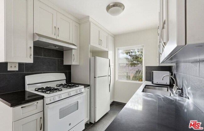 Foto del edificio - 1475 S Wooster St