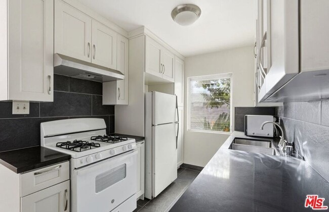 Building Photo - 1475 S Wooster St