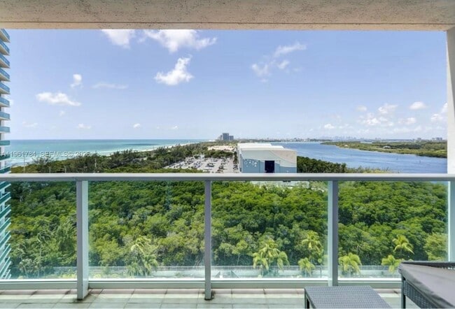 Building Photo - 100 Bayview Dr