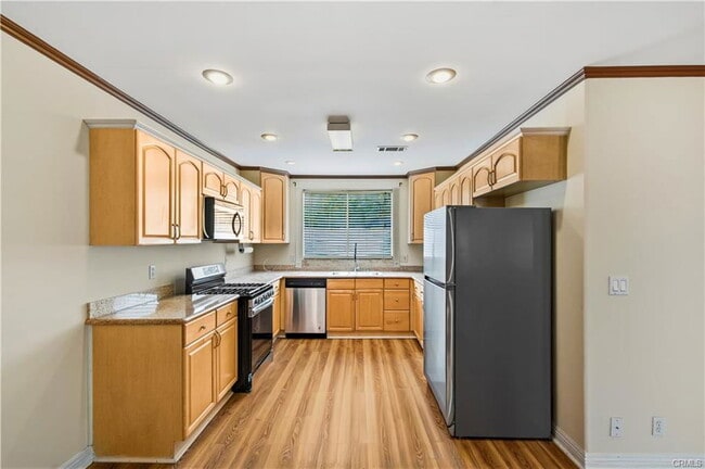 Foto del edificio - 5204 Etiwanda Ave