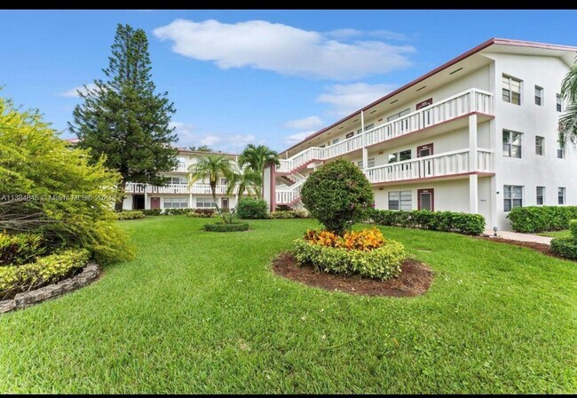 Building Photo - 331 Fanshaw H
