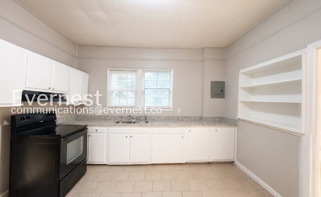 Foto del edificio - 3-Bedroom Home with Off-Street Parking / Pet-Friendly / Vouchers Accepted / Available Now!