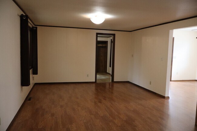 Foto del edificio - Beautifully Maintained Home with Space, St...